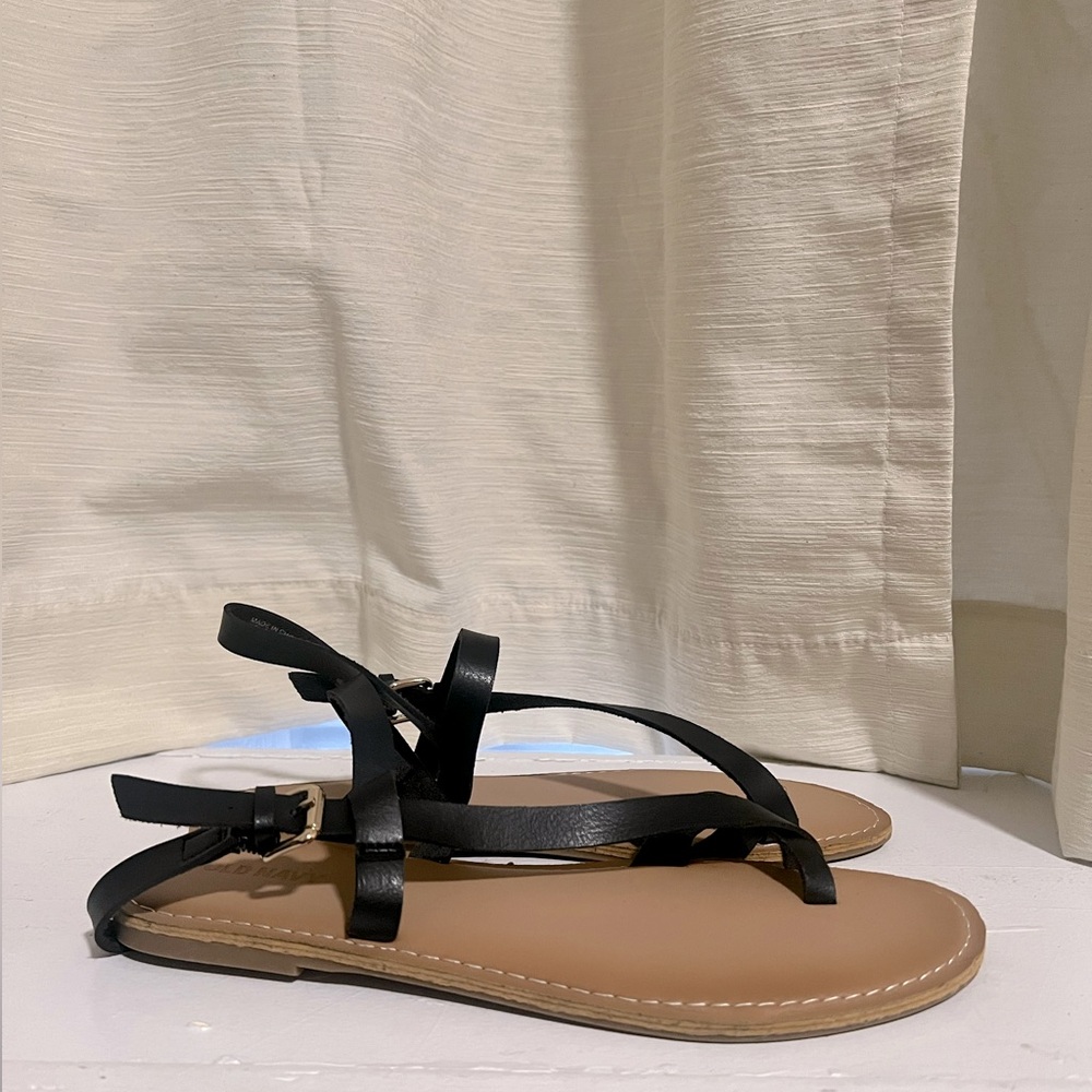 Old Navy Flat Strapped Sandals, Size 8